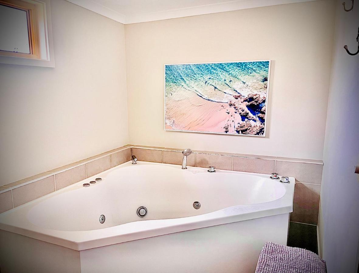 Churchill'S B&B Twin Spa Getaway Studio Суонси Экстерьер фото