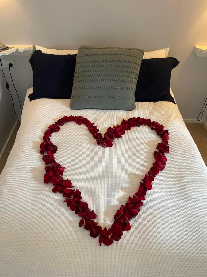 Churchill'S B&B Twin Spa Getaway Studio Суонси Экстерьер фото