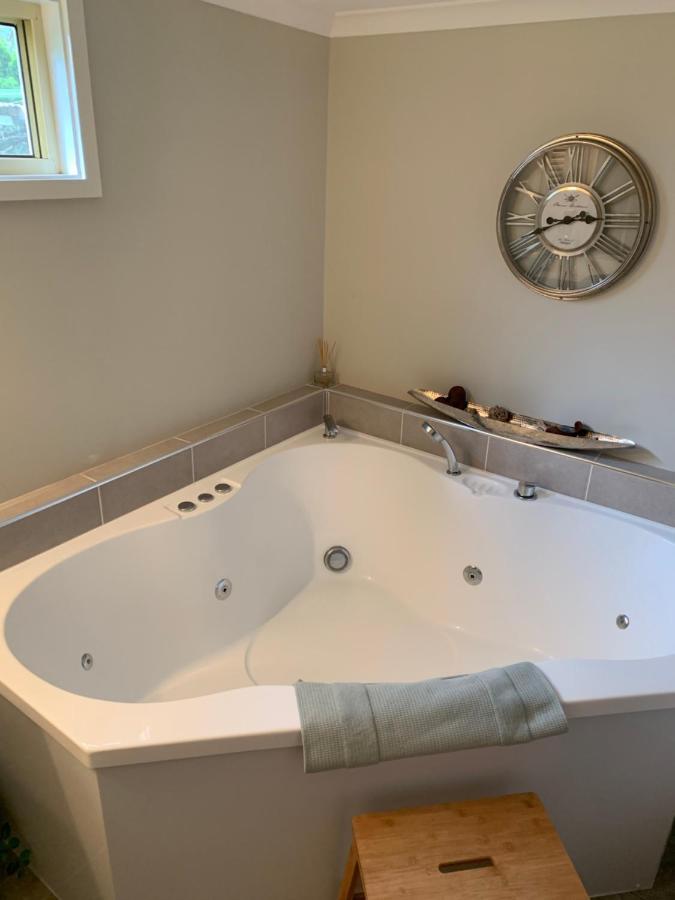 Churchill'S B&B Twin Spa Getaway Studio Суонси Экстерьер фото